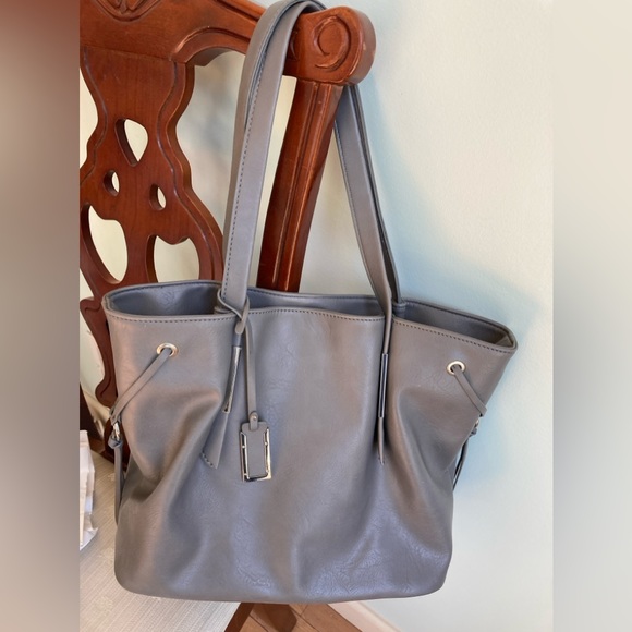 Nicole Miller Handbags - EUC Nicole Miller faux Shoulder Bag